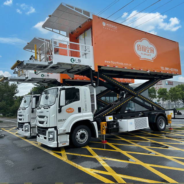 Hi-Lifty do cateringu lotniczego (600P ISUZU)