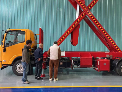 Str&aacute;nka rusk&eacute;ho z&aacute;kazn&iacute;ka merala n&aacute;kladn&eacute; vozidl&aacute; na leteck&yacute; stravovac&iacute; syst&eacute;m Tianyi GSE