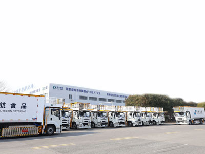 Tianyi GSE mijozga China Southern Airlines elektr aeroporti ovqatlanish yuk mashinalari va dizel samolyotlari ovqatlanish yuk mashinalarini yubordi